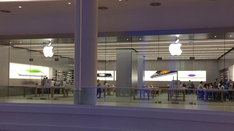 Apple İstanbul'daki mağazalarının kapılarını yeniden açtı