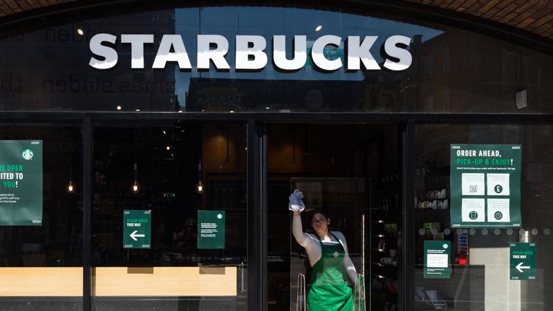 ABD'de bir Starbucks çalışanı, polis memurunun kahvesine tükürdüğü iddiasıyla gözaltına alındı