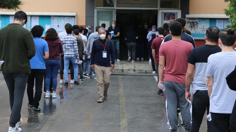 MSÜ sınavında fenalaşan öğrencinin Covid-19 testi pozitif çıktı, salondaki tüm öğrenciler karantinaya alındı!