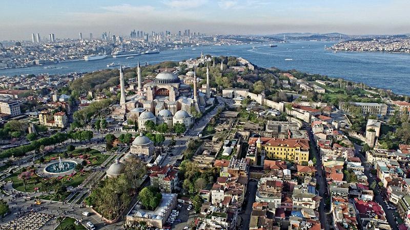 İstanbul'da yatırımlara ruhsat verme süresi yarıya iniyor