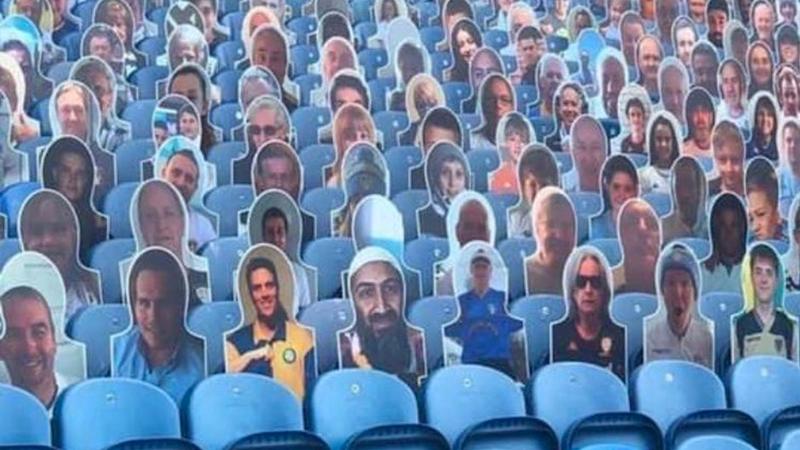 Leeds United tribününde Usame Bin Ladin fotoğrafı