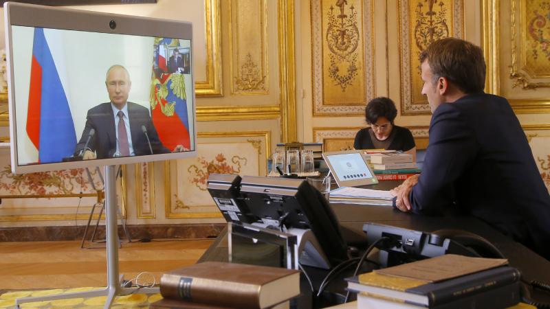 Putin ile Macron, yaklaşık 2 saatlik telefon görüşmesi gerçekleştirdi