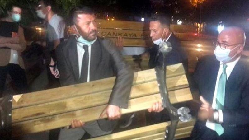 Polis engelledi; baro başkanlarına getirilen bankları CHP'li vekiller taşıdı