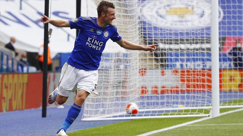 Jamie Vardy tarihe geçti, Leicester City rahat kazandı