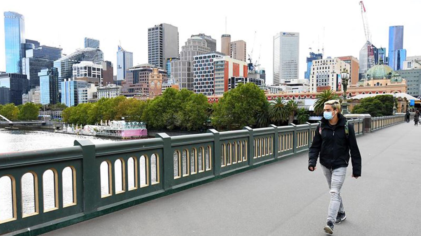 Avustralya'nın Melbourne kentindeki sıkı Covid-19 yasakları hafifletildi