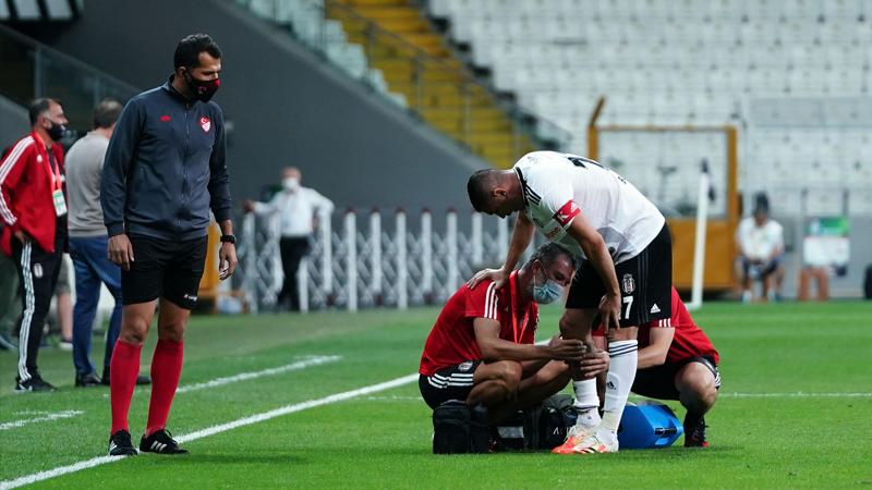 Burak Yılmaz sakatlandı, 10. dakikada oyundan çıkmak zorunda kaldı