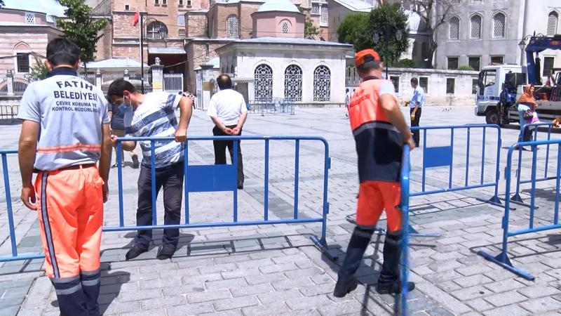 Danıştay'ın kararı öncesinde Ayasofya bariyerlerle çevrildi