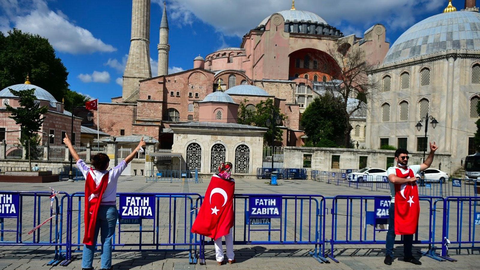 Ahmet Hakan: Muhafazakâr dünyanın siyasal ve tarihsel kodlarını bilmeyenlerin muhafazakârların Ayasofya bayramını anlaması mümkün değil