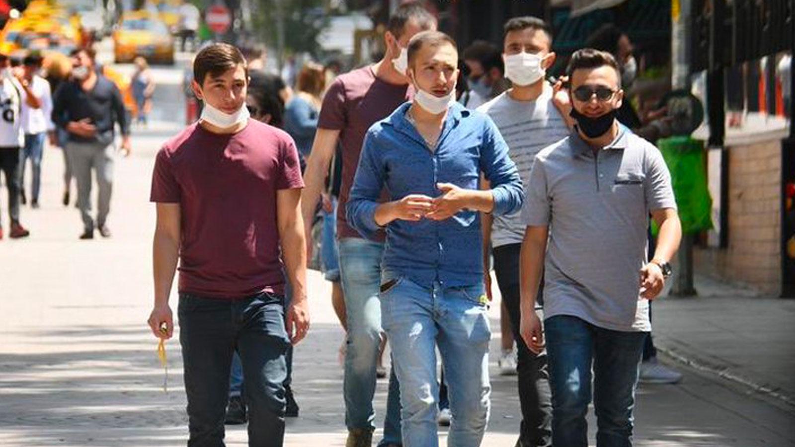 Sağlık Bakanı Koca: Virüs, biriyle karşı karşıya dururken de geçebilir, yan yana yürürken de