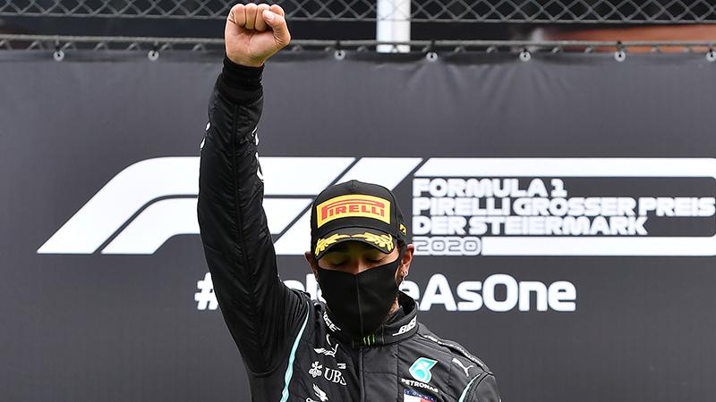 Schumacher'in rekorlarının peşindeki Lewis Hamilton, üst üste 14. sezonunda da grand prix kazanmayı başardı