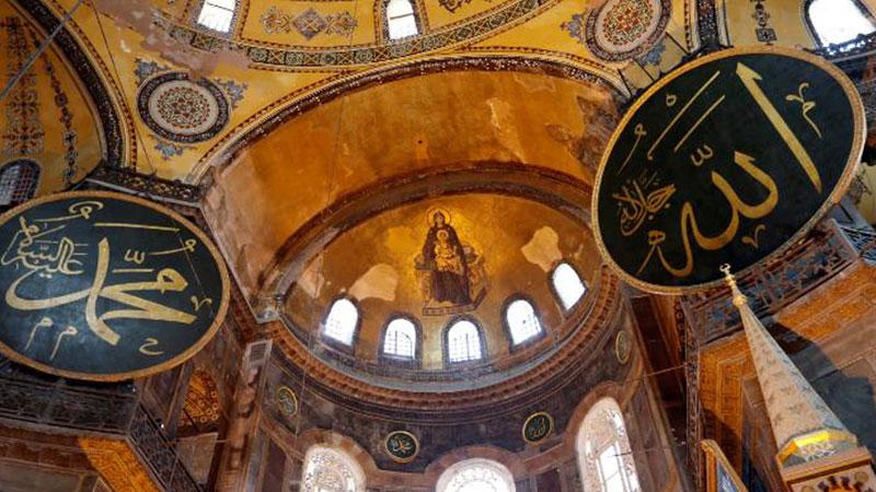 Ayasofya’da hazırlıklar sürüyor: Fresklere yelken perde, mozaikler için iki kat keçe...