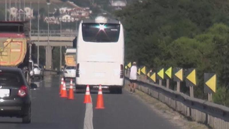 TEM’de otobüsün açık bagaj kapağının çarptığı kişi hayatını kaybetti!!