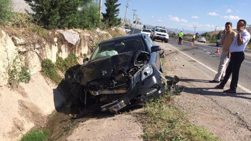 Sinop Valisi Karaömeroğlu trafik kazası geçirdi