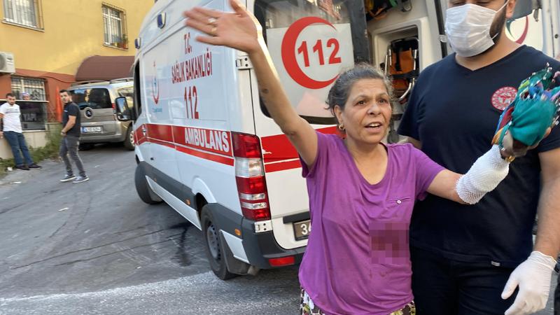 İki kardeş arasındaki bıçaklı kavgada anne yaralandı!