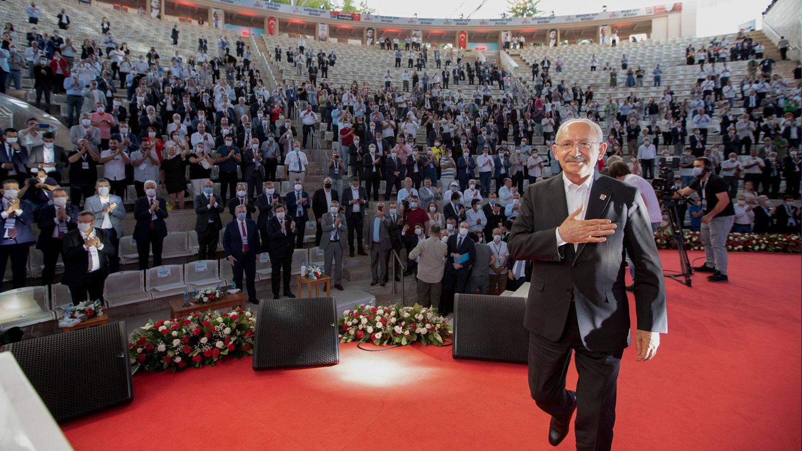 Sözcü yazarı Öztürk: CHP'den en büyük sürpriz kadın Parti Meclisi üyelerinde olacak, bir değil, iki başörtülü kadın seçilme olasılığı çok yüksek