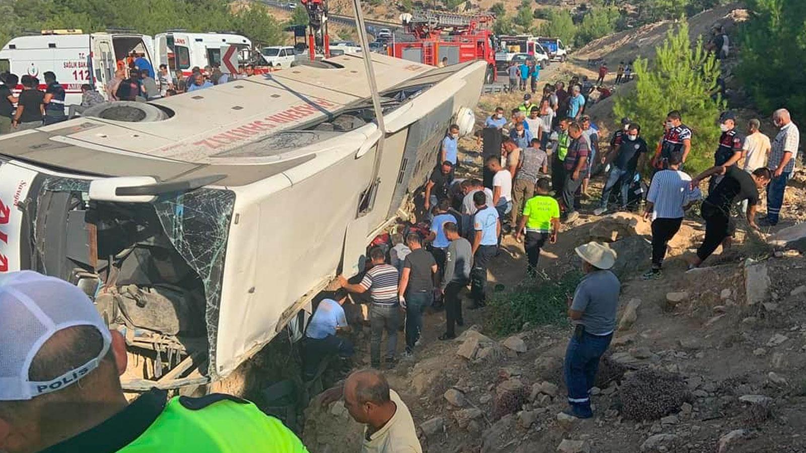 Mersin'de askerleri taşıyan otobüs devrildi: 4'ü asker 6 kişi öldü, 27 kişi yaralandı