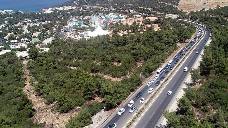 Bodrum'a tatilci akını: 12 saatte 40 bin, 4 günde 151 bin araç giriş yaptı