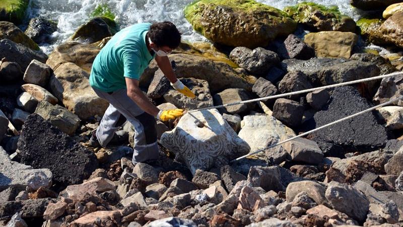 Deniz kenarında Roma dönemine ait sütun başlığı bulundu