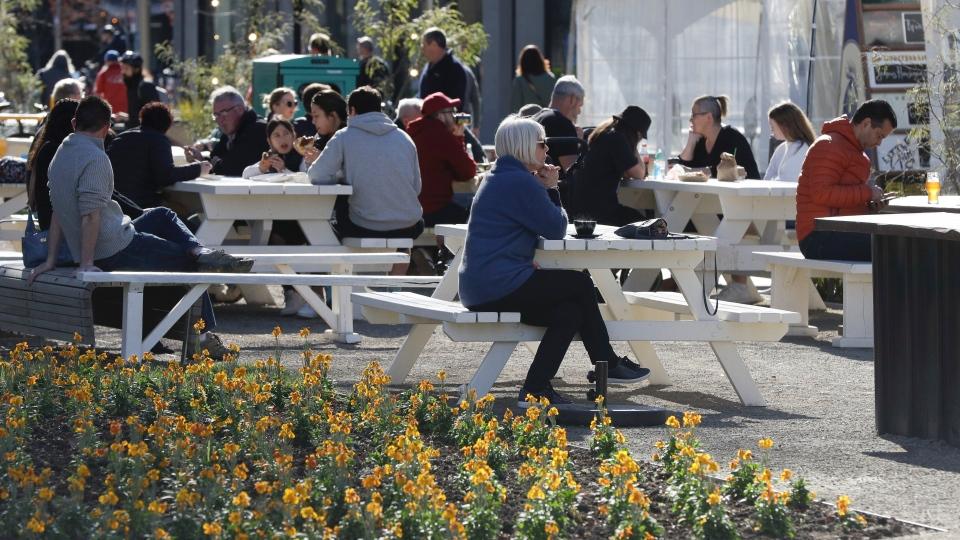 Altı ay sonra ilk kez yurt dışı bağlantısı olmayan bir Covid vakası tepsit edildi; Yeni Zelanda'da ulusal kapanma önlemi