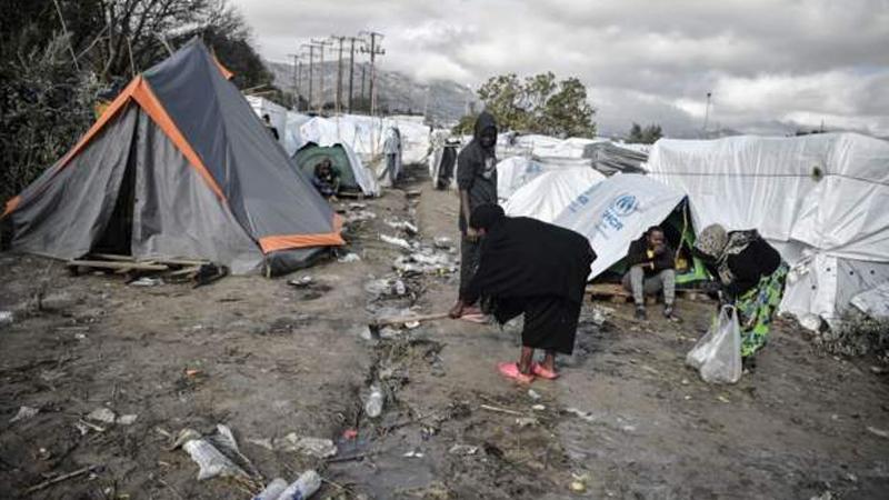 Kapasitesinin üç katı göçmenin kaldığı Sakız Adası kampında ilk Koronavirüs vakası tespit edildi