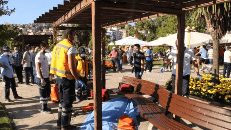 Babasını ve amcasını öldüren kişiyi 8 yıl sonra öldürdü