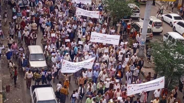 Yemen'de maaşını alamayan öğretmenlerden protesto: Taleplerimizin karşılığını alamazsak kapsamlı bir grev başlatabiliriz