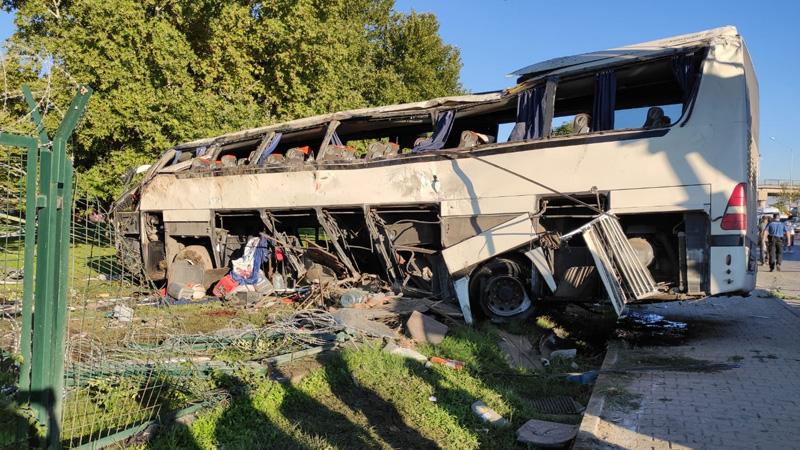 Eskişehir’de işçileri taşıyan otobüs devrildi: 2 ölü