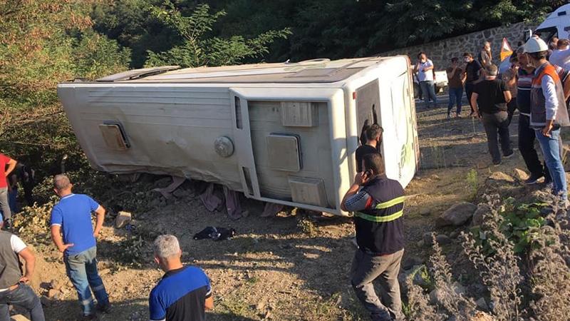 Maden işçilerini taşıyan otobüs devrildi: 1 ölü, 16 yaralı