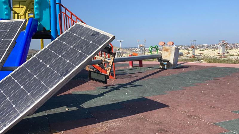 Parkta oynarken üzerine aydınlatma direği düşen çocuk yaşamını yitirdi