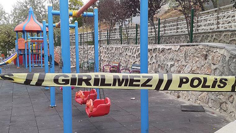 Boşanmak isteyen eşini parkta oynayan çocuğunun gözü önünde vurdu