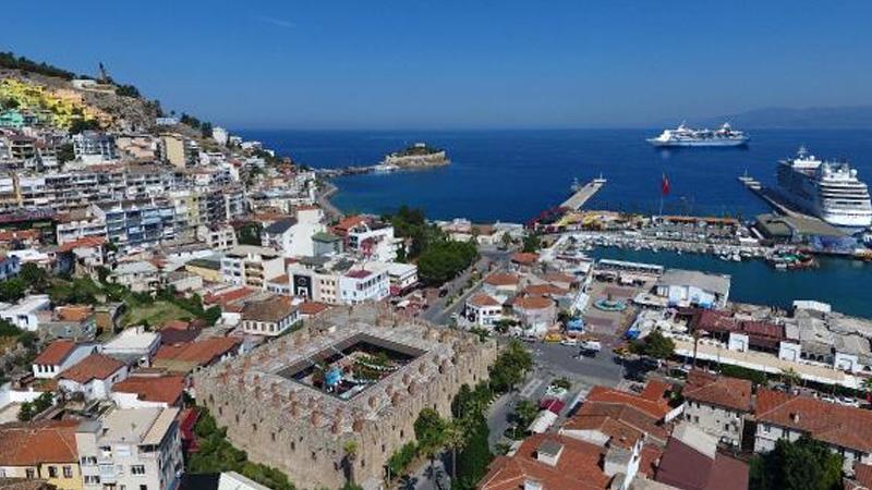 Pandemi döneminde Kuşadası'nın nüfusu 35 ili geçti