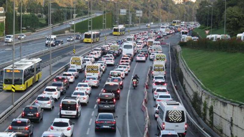 Bilim Kurulu üyesi Özlü'den kademeli mesai önerisi: Salgının kontrolüne katkı sağlayabilir