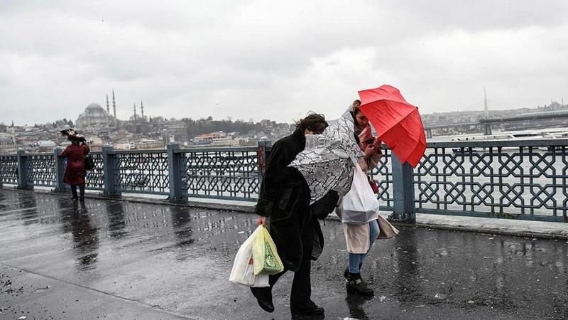 Hava sıcaklıkları düşüyor; 10 il için kuvvetli yağış uyarısı!