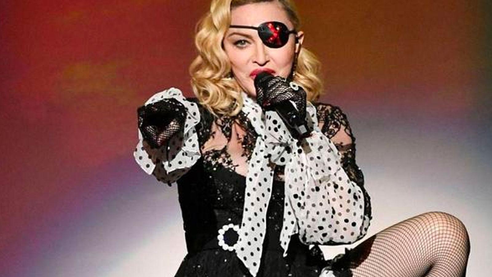 Instagram ve Madonna arasında 'meme ucu' polemiği: Her yer serbest, bebeklerin beslendiği yer mi sorun?