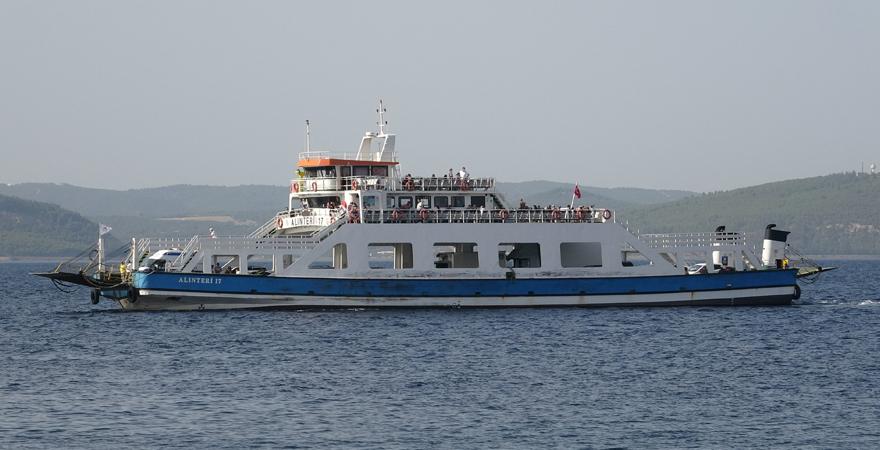 Bozcaada feribot hattında yoğunluk nedeniyle yarın ek seferler yapılacak