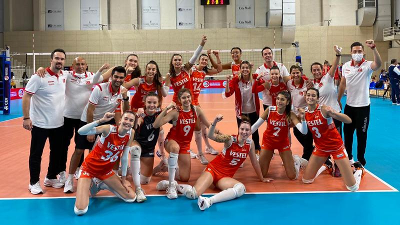 Türkiye 17 Yaş Altı Kadın Voleybol Takımı Avrupa Şampiyonası'nda finalde!