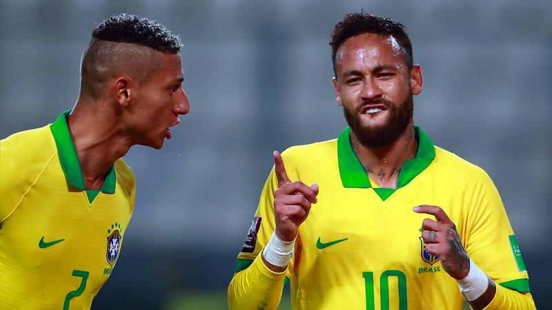 Ronaldo'yu geçen Neymar, Pele'yi kovalıyor