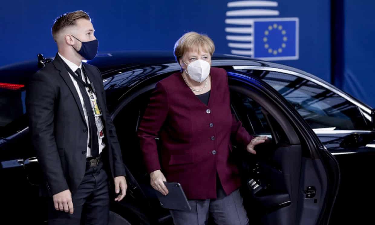 Merkel'den uçurumdaki Brexit müzakerelerini kurtarma girişimi