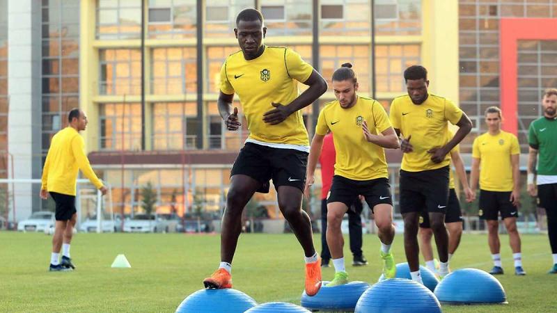 Yeni Malatyaspor'da 4 futbolcunun Koronavirüs testi pozitif çıktı