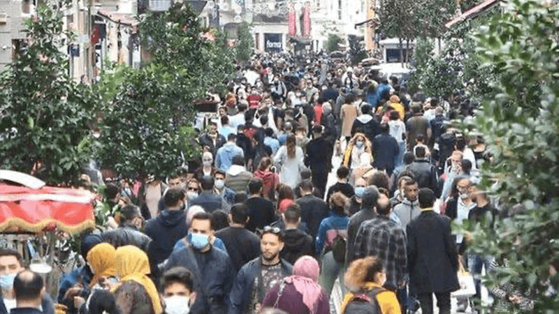 Bakan Koca'dan İstiklal Caddesi paylaşımı: Bu kalabalığa sağlam giren hasta çıkar