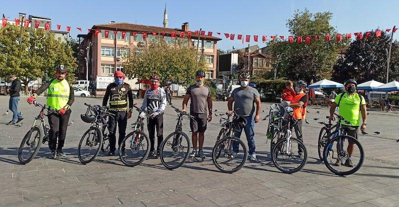 İzmir'de bisikletiyle antreman yaparken kamyonun çarpması sonucu hayatını kaybeden Zeynep Aslan anıldı