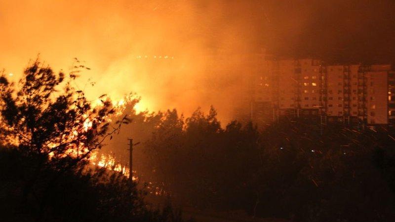 Hatay'daki yangını söndürme çalışmaları ikinci günde devam ediyor