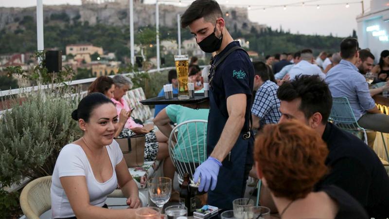 Yunanistan tüm sosyal mekanları kapatıyor