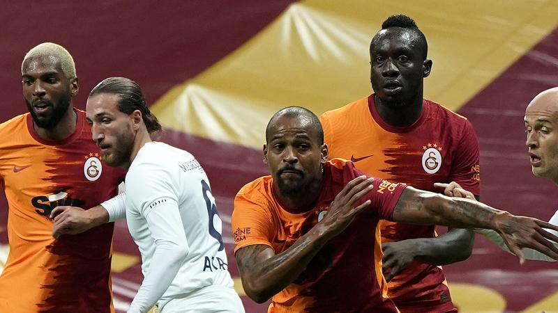 Fatih Terim'e sinirlenen Diagne, kulübeye uğramadan soyunma odasına gitti!