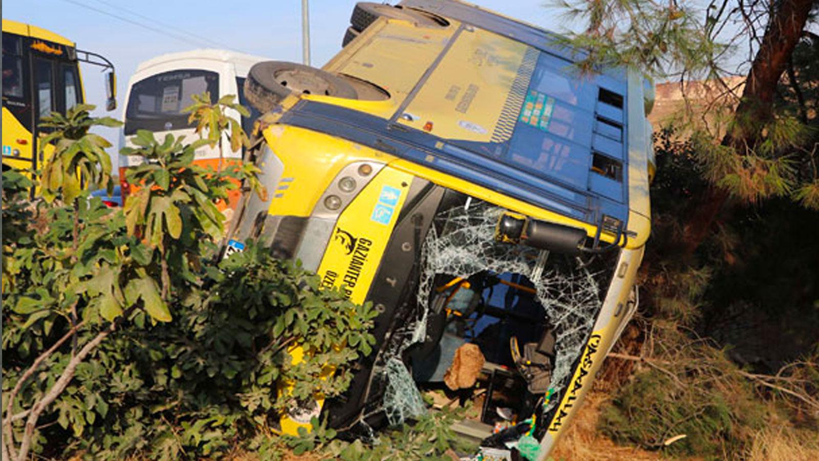 Gaziantep’te yolcu minibüsü devrildi: 14 yaralı