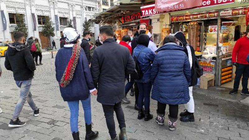 İstiklal Caddesi'nde yoğunluk: "Yasaktan haberimiz yoktu"