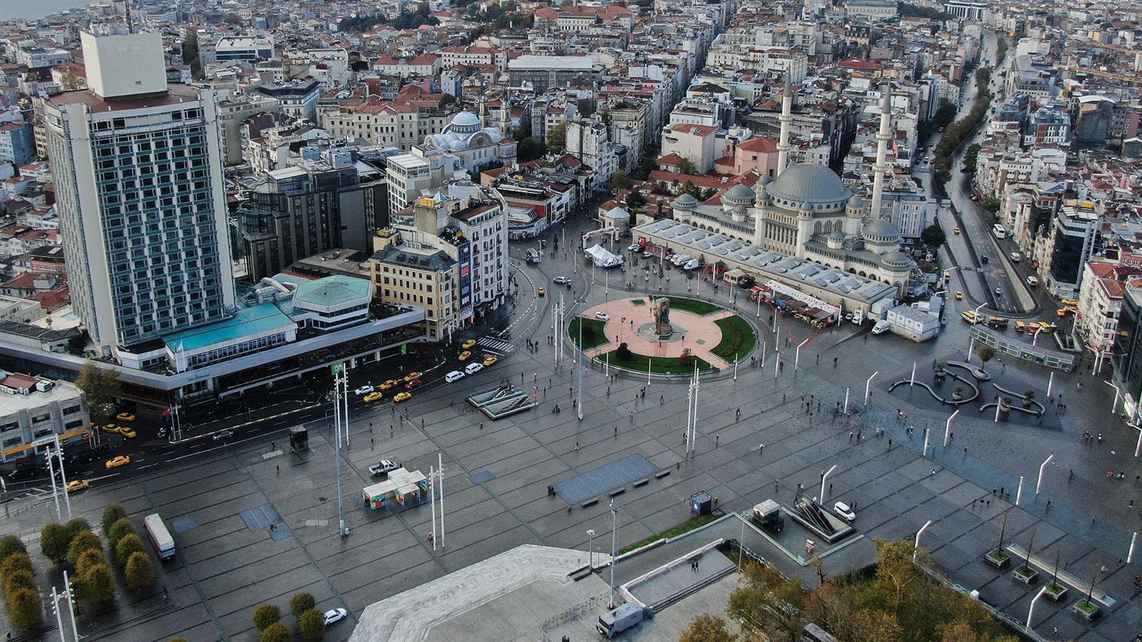 Sözcü yazarı Zeyrek'ten 'tam kapanma' çağrısı: İki hafta gerçek anlamda kapatalım ki gerçek bir sonuç alalım 