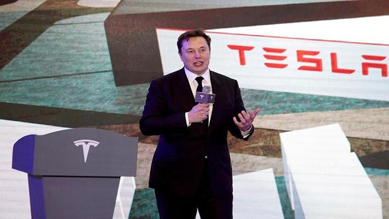 Elon Musk, bir dönem Tesla'yı Apple'a satmayı düşündüğünü itiraf etti