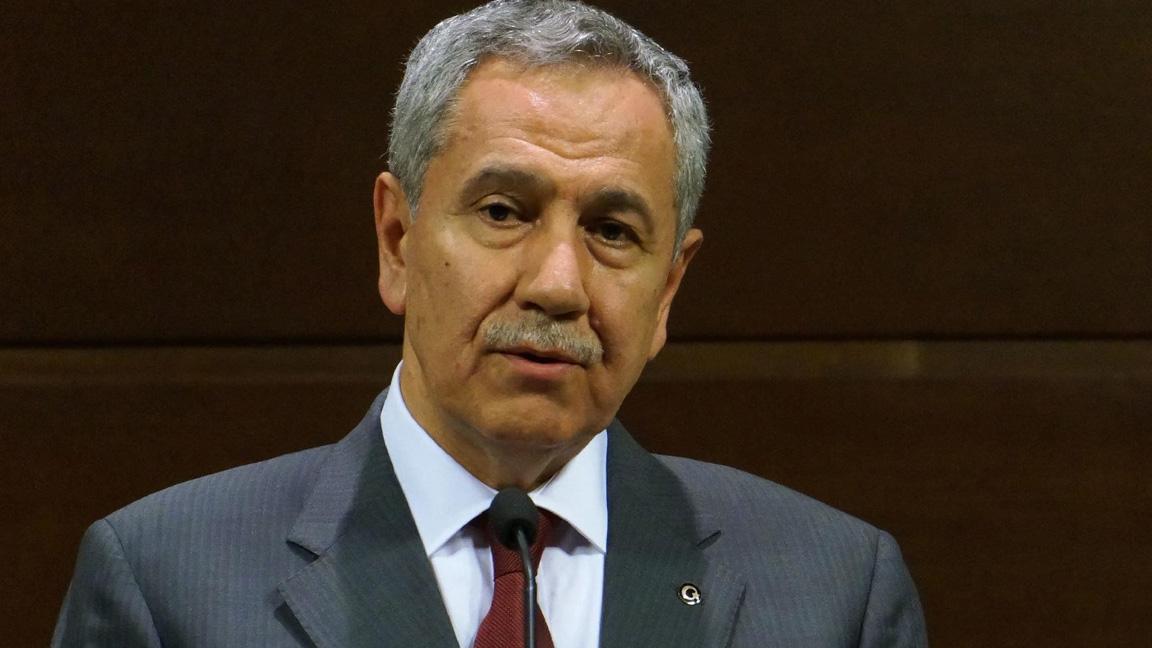 Arınç'ın istifasına önce "af talebi" diyen İletişim Başkanlığı, paylaşımı bir dakika içinde değiştirdi