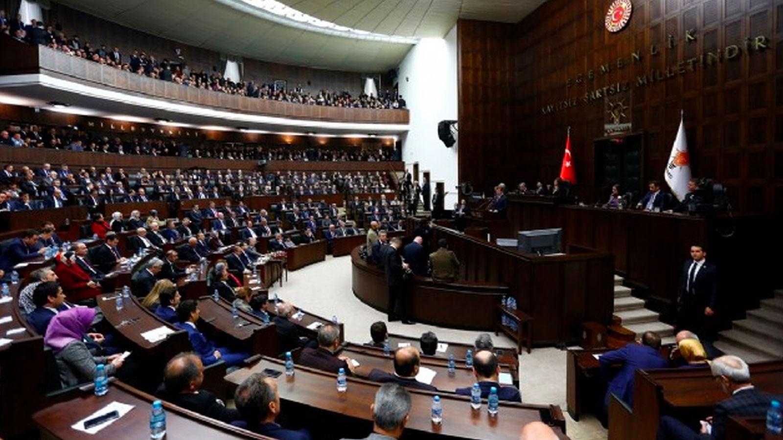 HaberTürk yazarı Sarıkaya: TBMM AK Parti grubunun bulunduğu kulis veya bazı odalardaki konuşmalar Arınç’ın söylediklerinin çok daha ilerisinde